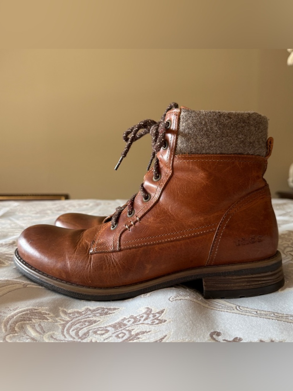 Taos Footwear Women's Cutie Leather Ankle Boots with Wool Collar, 9-9.5